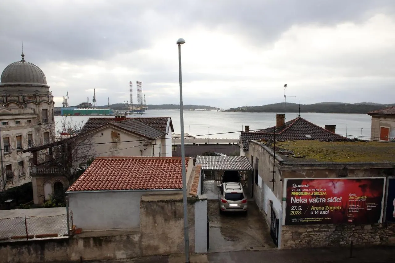 PUY Apartment Una
