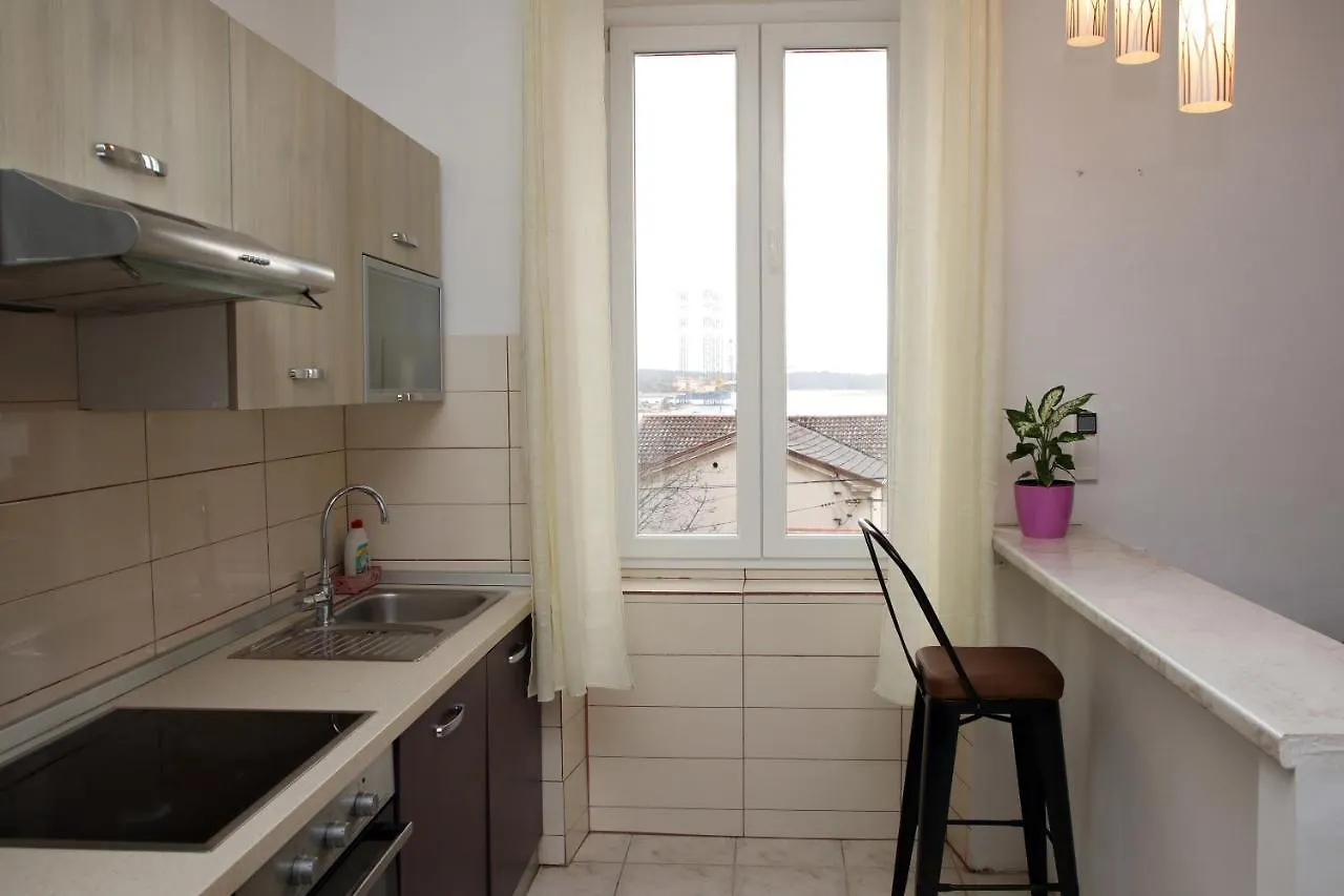 Apartment Una Pula Croatia