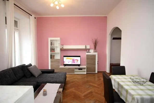 Apartment Una Pula