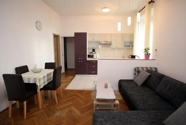 Apartment Una Pula 0*,  Croatia