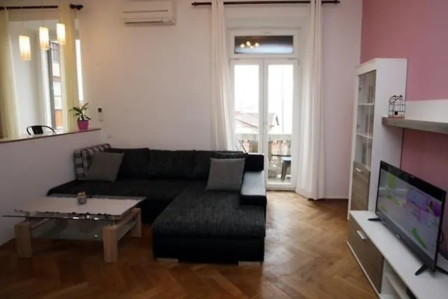 Apartment Una Pula