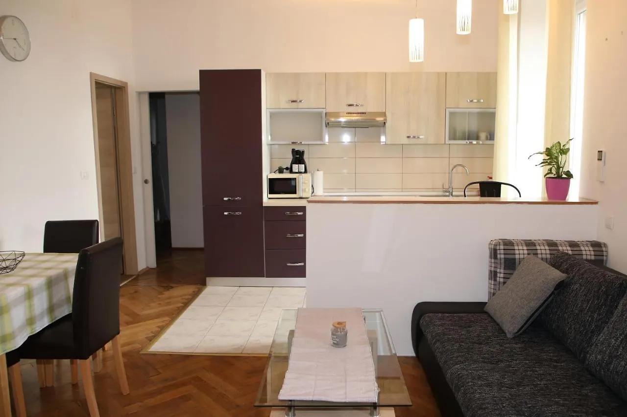 Apartment Una Pula